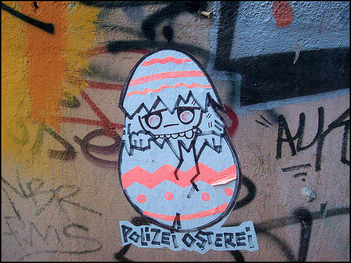 Grafitti Berlin Polizei-Osterei